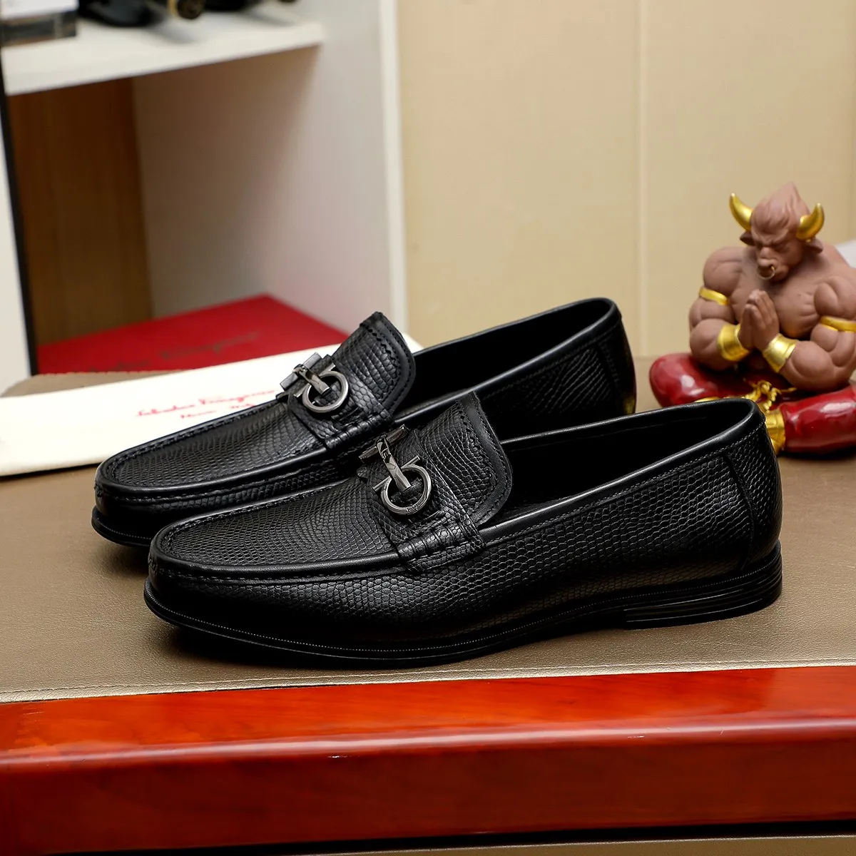 Men's shoes 250 🕷🕷🐂【Ferragamo】Ferragamo Popular fashionable casual shoes🇨🇳Official website counter 1:1 production, original mold opening💯Good quality can be seen, imported high-end first-layer pebbled calfskin, water-dyed🐂leather lining🌿very clear texture, high-quality waterproof, non-slip and wear-resistant outsole🎋high quality and low price, truly handmade🍓, color optional! Code number 38-44 (45. To be customized)